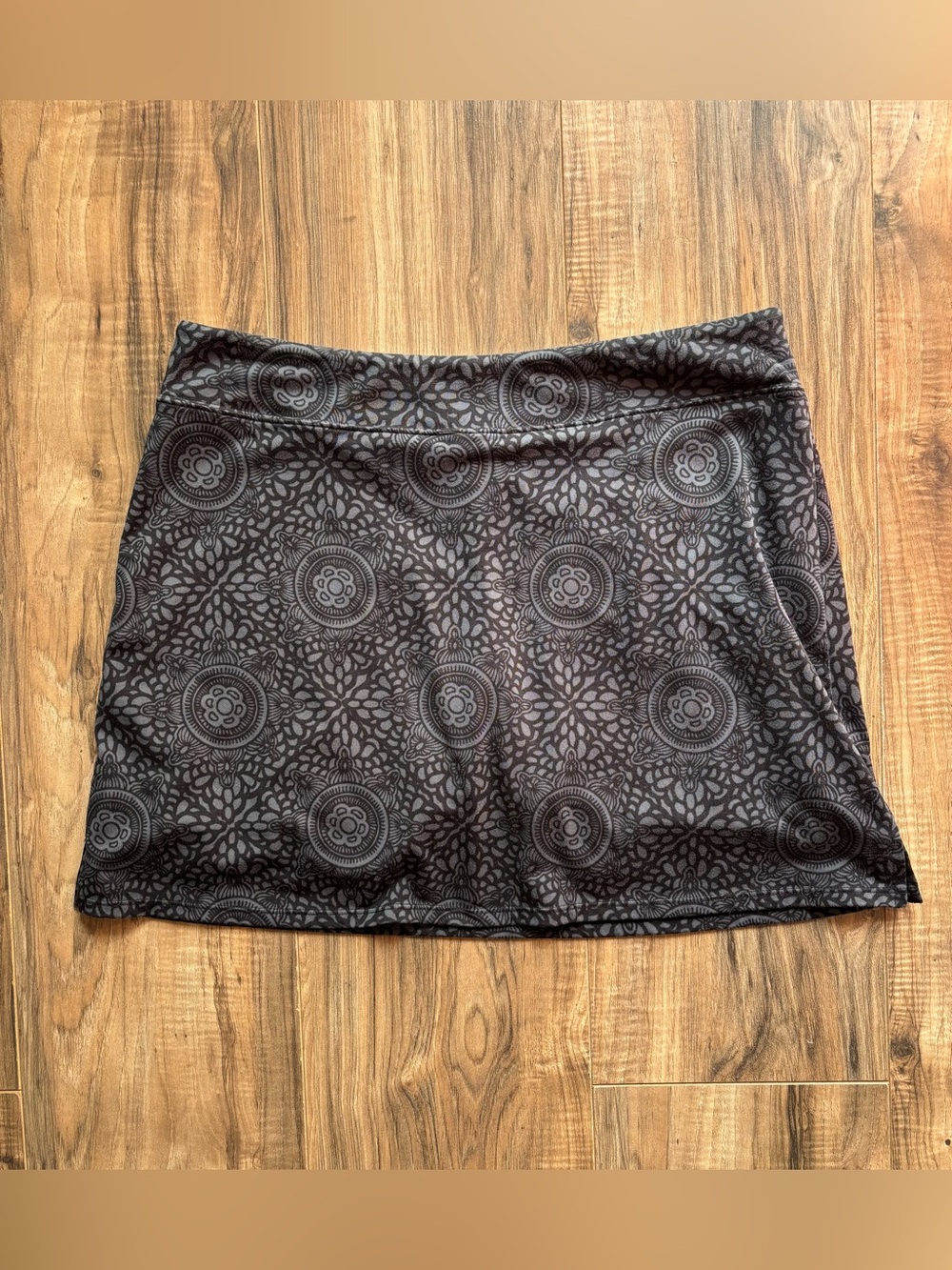Tranquility by Colorado Clothing black + grey mini skirt with built-in shorts M